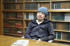 『ミライミライ』（新潮社刊）の著者、古川日出男さん