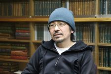 『ミライミライ』（新潮社刊）の著者、古川日出男さん