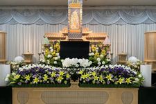 祭壇に「真っ赤なバラ」ユニークな葬式に込められた意味とは（＊画像はイメージです）