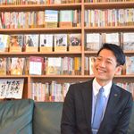 自身1000作目の著作『ファーストクラスに乗る人の発想―今が楽しくなる57の具体例』（きずな出版）を刊行した中谷彰宏さん