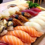 回転寿司“Kaiten-zushi”のマナー、英語ではどう説明すればいい？
