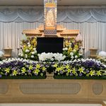 祭壇に「真っ赤なバラ」ユニークな葬式に込められた意味とは（＊画像はイメージです）