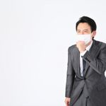 インフルエンザなのに出勤してくる同僚…法律的にはアウト？（＊画像はイメージです）