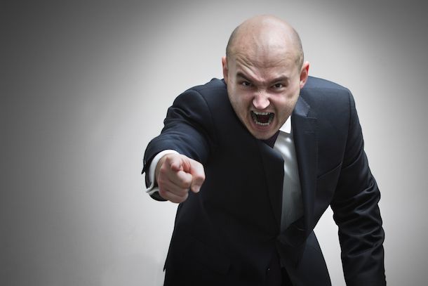職場の理不尽を解決する方法を「本」×「動画」で学ぶ