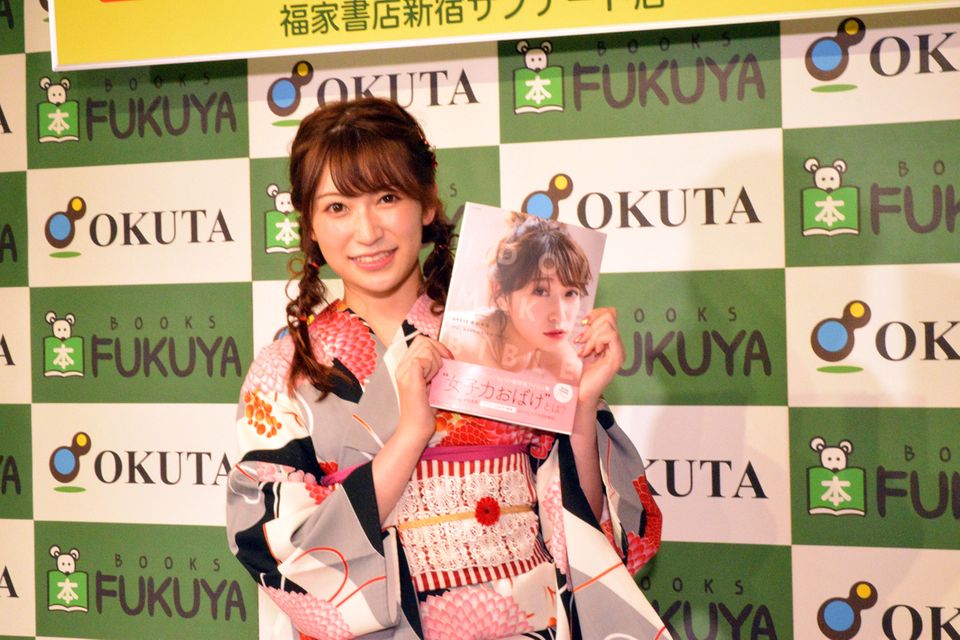 発売前&直後に重版! NMB48吉田朱里、初のフォトブックに「500点満点」