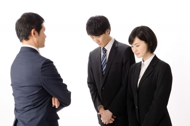 マウンティングが止まらない オフィスにいる「俺の方が上」人間に気をつけろ!