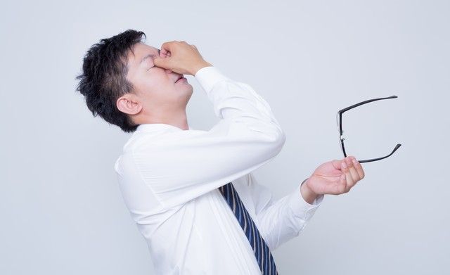 長時間パソコン画面を見た後に 目をリフレッシュする「ツボ」とは?