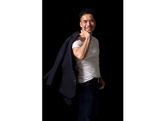 『ドMのあなたが人生を100倍楽しくする100のルール』(KADOKAWA刊)の著者、﨑本正俊さん