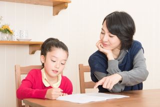 臨時休校で関心高まる「家庭学習」　小学校高学年の親がやるべきこととは？（＊画像はイメージです）