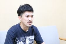 「シンプルに端的に」の逆を行く　滝口悠生・新刊『茄子の輝き』を語る（前編）