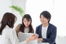 収入アップに直結？人を動かす話し方の極意（＊画像はイメージです）