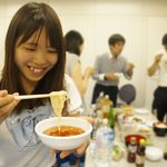 意外と楽しい！社内コミュニケーションが活性化する「会議室飲み」って？