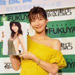 ファースト写真集を出版する小倉優香さん