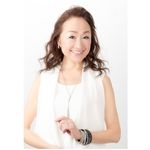 『ニューヨークで学んだ最高の魅せ方: 自分を100%輝かせるセルフプロデュース術』（あさ出版刊）の著者、原田眞里さん