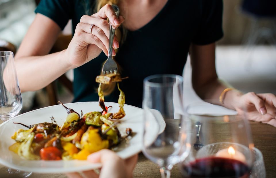 パフォーマンスを上げるなら早食いは禁止！　結果を残す人たちが実践する食事法