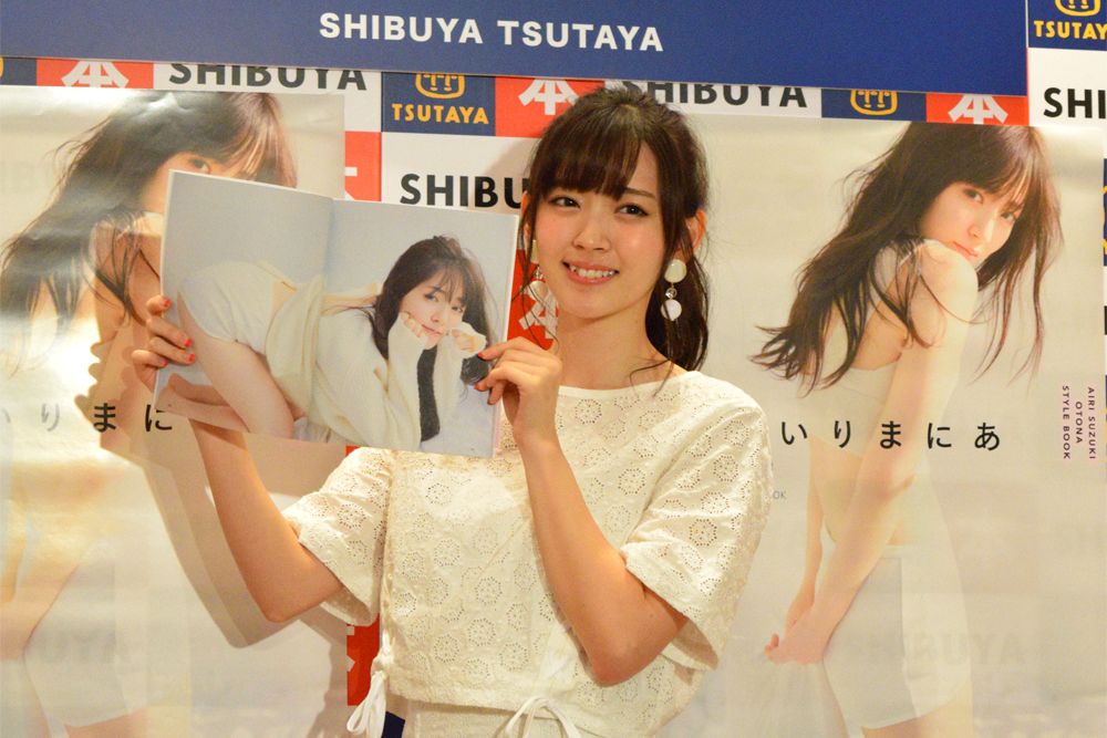 Ute鈴木愛理 スタイルbook撮影中に外国人観光客から Amazing の声 新刊jp Ute鈴木愛理 スタイルbook撮影中に外国人観光客から Amazing の声 新刊jp