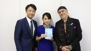 左から順に、アンガーマネジメントコンサルタントの安藤俊介さん、鬼頭あゆみ、ウォーキングドクターのデューク更家さん