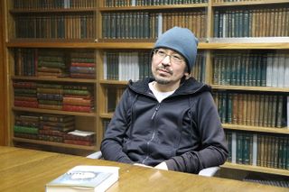 『ミライミライ』（新潮社刊）の著者、古川日出男さん