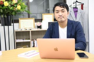 『働きながら小さく始めて大きく稼ぐ０円起業』著者の有薗隼人さん