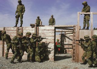 陸上自衛隊が壊滅　もろさを露呈した訓練とは？
