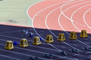 陸上競技のスタート スタートの合図と同時はセーフ それともフライング 新刊jp 陸上競技のスタート スタートの合図と同時はセーフ それともフライング 新刊jp