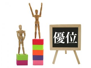 「マウンティング」に「自分語り」…自分を偽る人の特徴は?(*画像はイメージです)