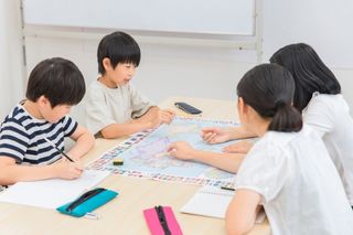 小学生までの自己肯定感がその後の人生に及ぼす影響とは(*画像はイメージです)