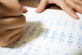 ほめる？それとも…算数のテストで80点をとったわが子への接し方（＊画像はイメージです）