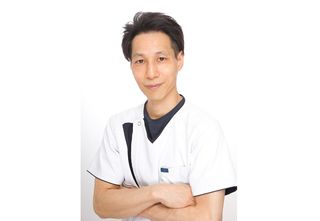 『筋肉のつながりを知れば「肩こり」と「腰痛」は自分で解消できる』（アスコム刊）の著者、沖倉国悦さん