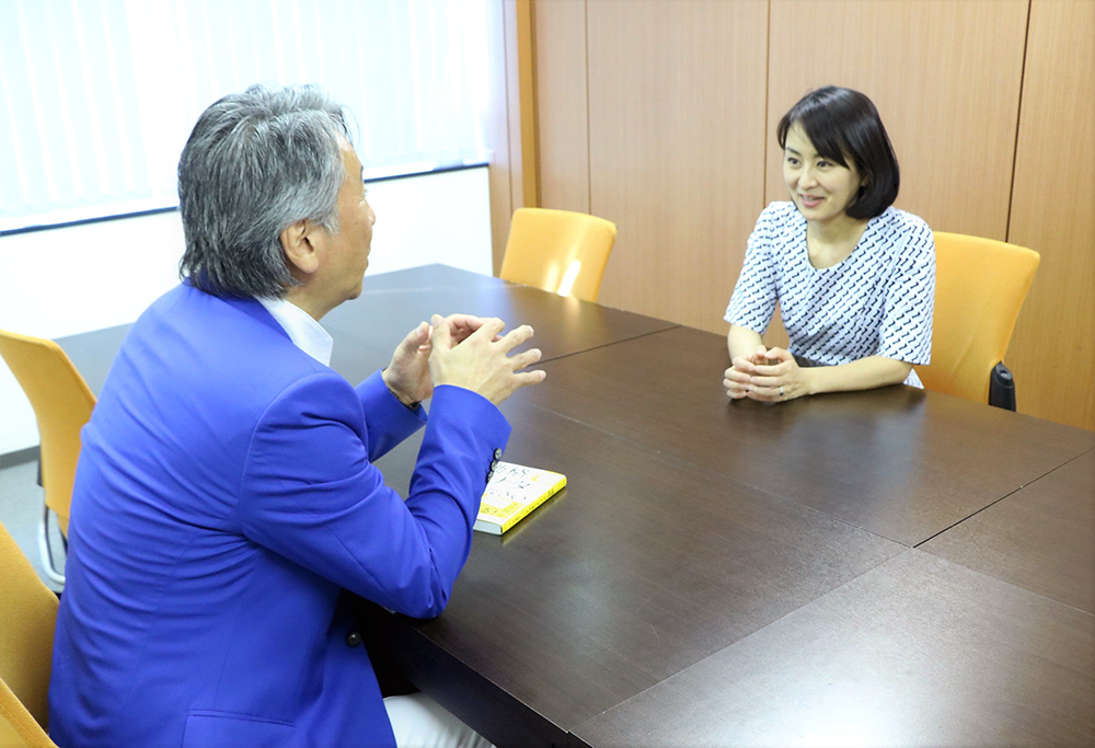 大須賀祐さん、鬼頭あゆみの写真